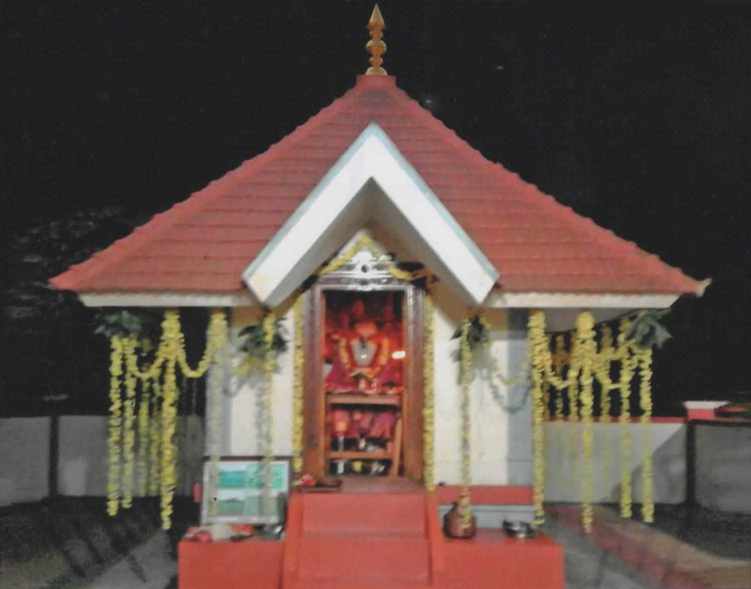 Sri Devi Thrikanneshwari Ammanavara, Muloor